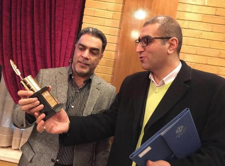 خبرنگار برگزیده جشنواره نفت و رسانه جایزه اش را به موزه نفت اهدا کرد