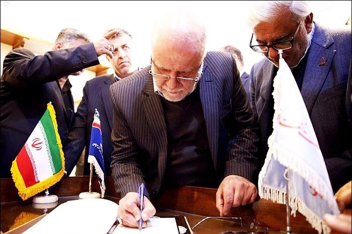 Minister Zangeneh Stresses Petromuseum Development