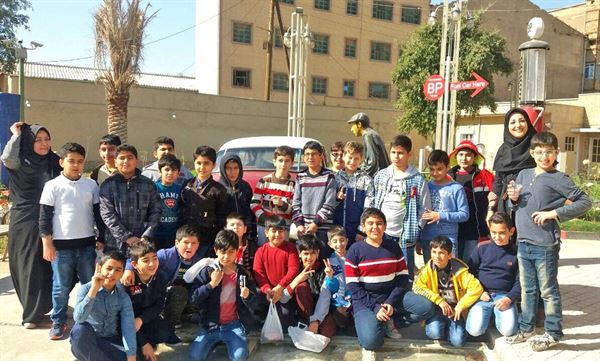 بازديد دانش آموزان آباداني از موزه بنزين خانه