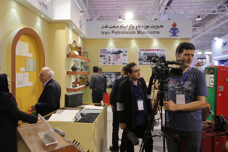 Reporters at Tehran Oil Show 