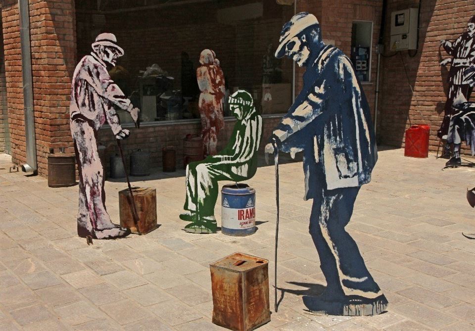 فروشندگي نفت در موزه پمپ بنزين دروازه دولت