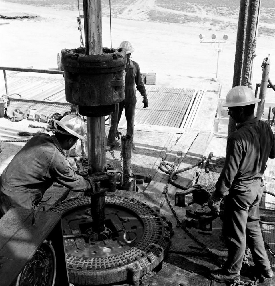 عملیات حفاری چاه نفت 