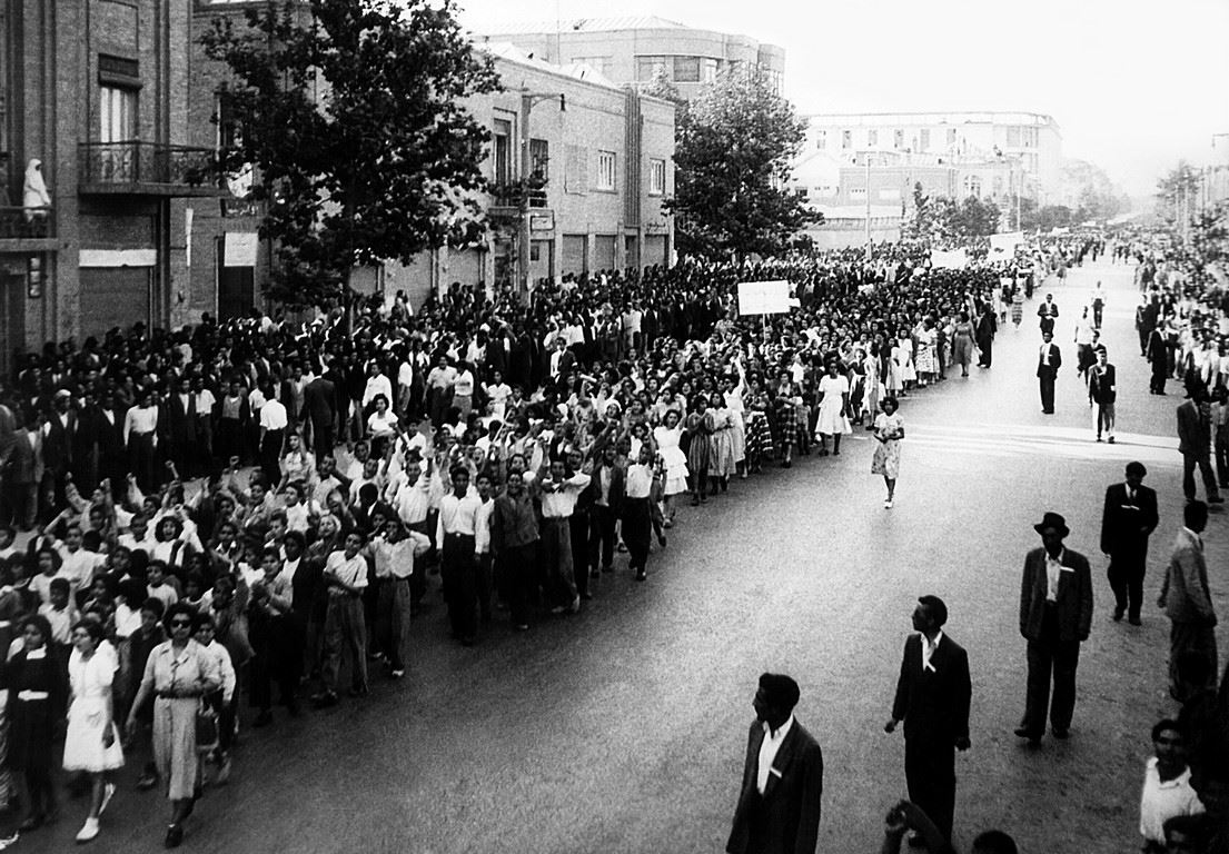 تظاهرات مردمی در حمایت از قانون ملی شدن صنعت نفت 