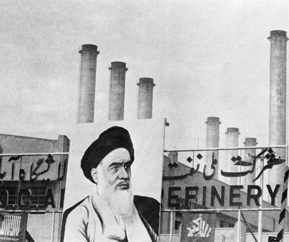 صنعت نفت و انقلاب اسلامی 