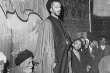 نواب صفوي درحال سخنراني