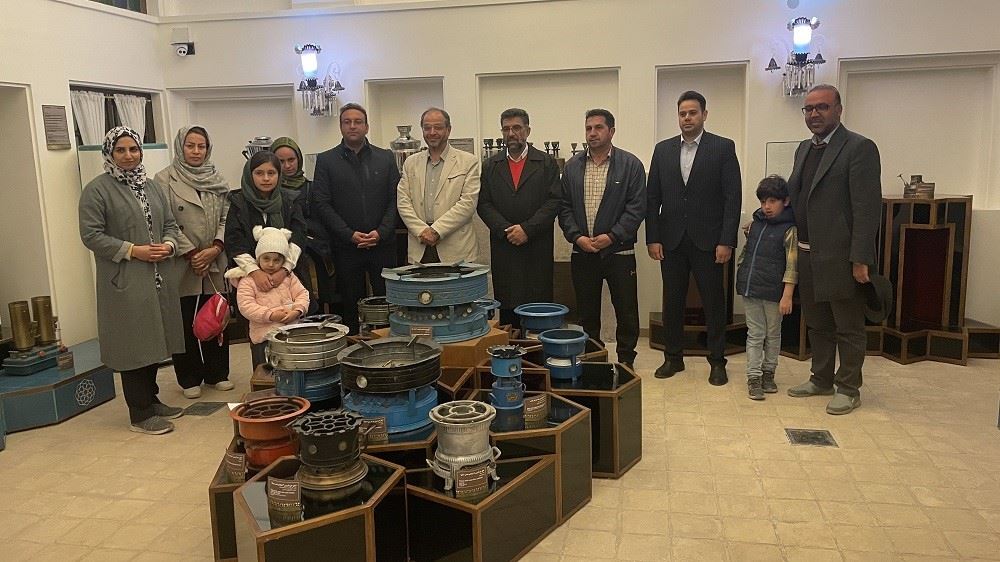 بازدید اساتید ودانشجویان دانشگاه آزاد اسلامی کرمان ازموزه نفت سوزها