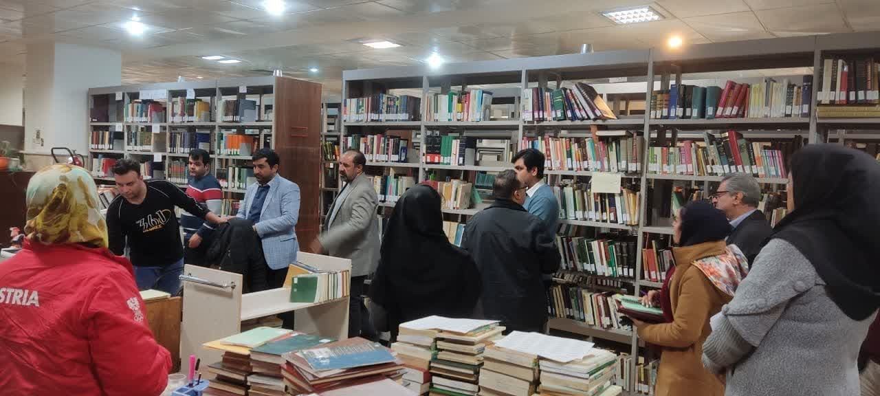 بازدیدکارشناسان مدیریت موزه‌ها ومرکز اسناد صنعت نفت از کتابخانه وموزه آستان مقدس امام خمینی (ره)