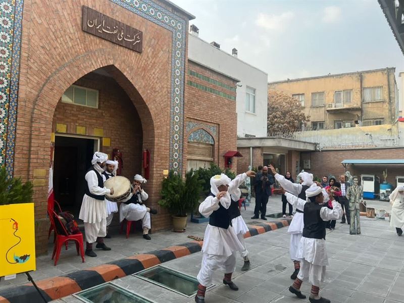 traditional rituals-Darveza Dowlat gas station (3)