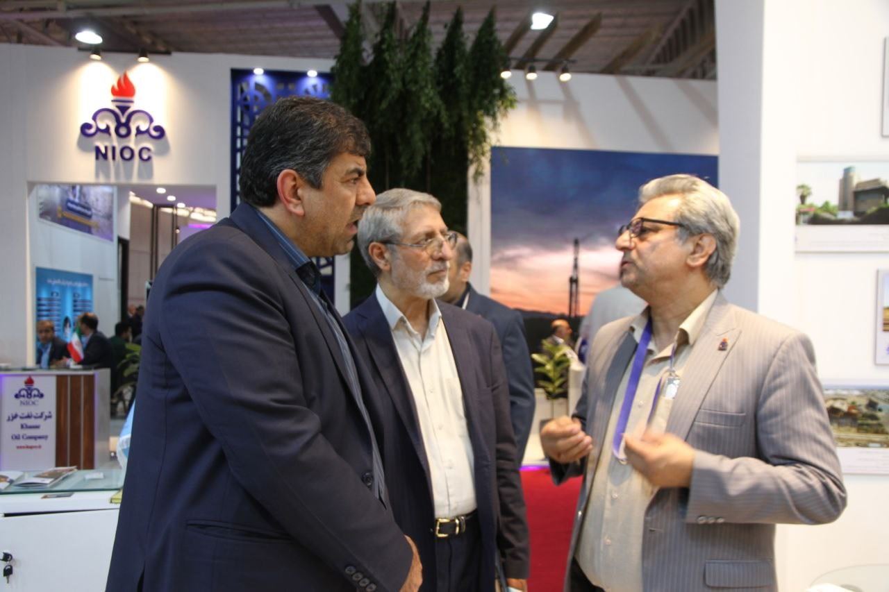 Visit of the Deputy Minister for “Management and Development of Human resources” to the Oil Museum stand