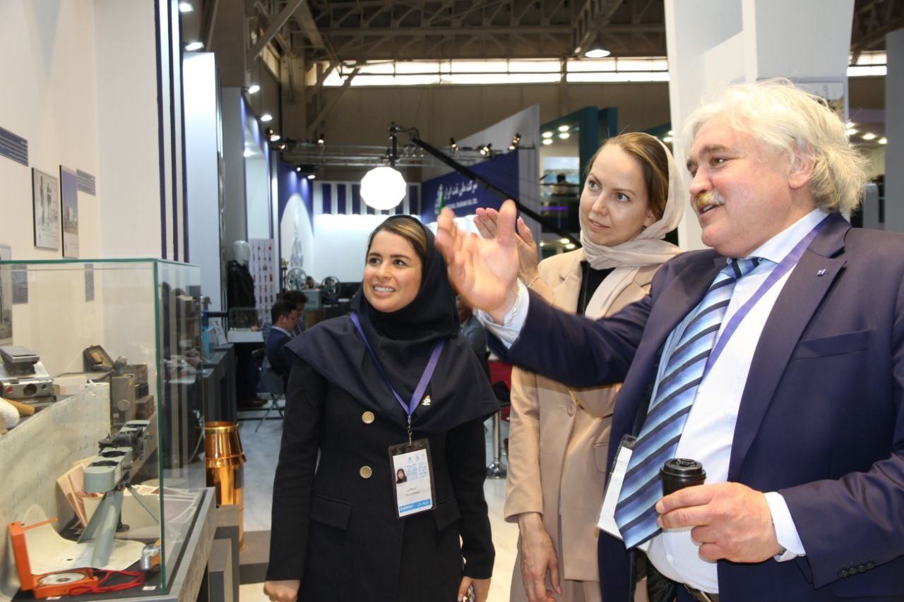 The presence of visitors from various Russian energy companies in the booth of management of the Museums and Documents Center of the oil Industry