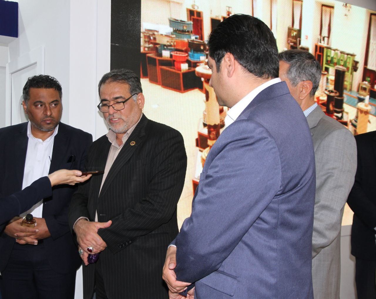Historical objects and documents of the oil industry should be organized centrally
