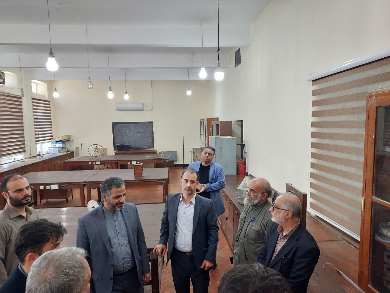 بازدید مدیر مرکز اسناد صنعت نفت از ابنیه تاریخی دانشکده نفت آبادان