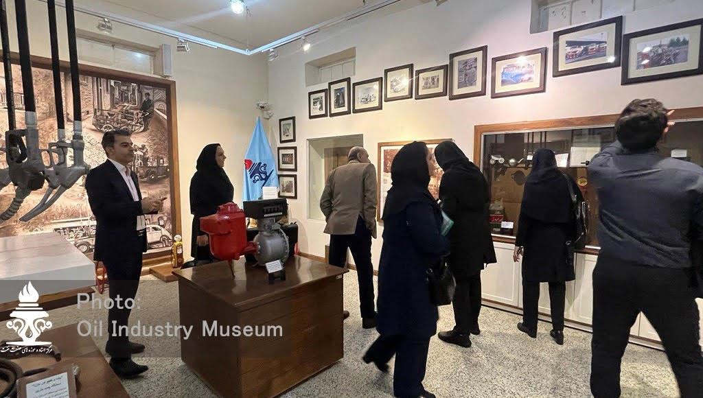 بازدید جمعی از مدیران نفت از موزه‌های نفت آبادان 