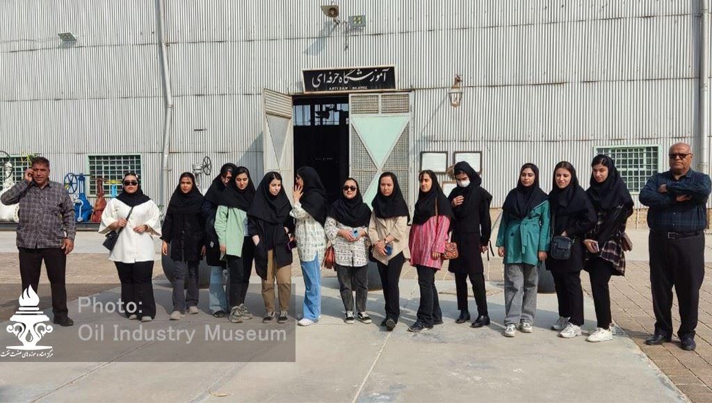  بازدید گروهی از دانشجویان نفت از موزه‌های آبادان