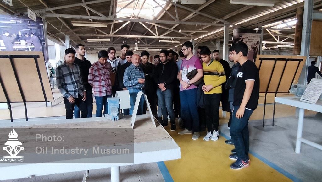 گشت و گذار کارآموز پیشین در موزه نفت 