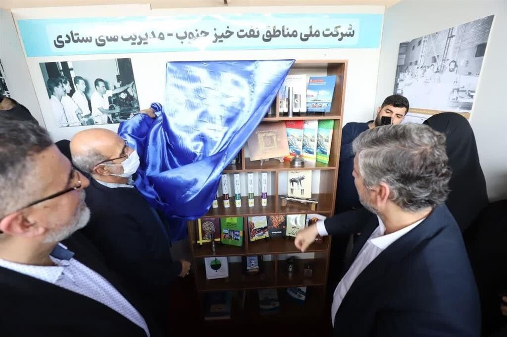رونمایی از ٣۶ عنوان کتاب به قلم کارکنان صنعت نفت