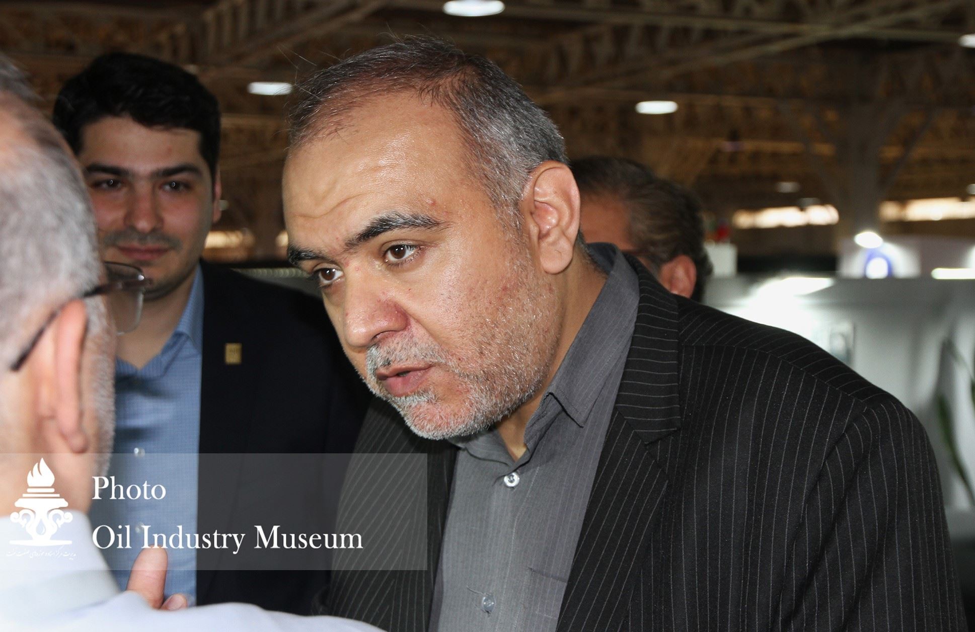 تبیین سامانه دیجیتال مرکز اسناد صنعت نفت برای معاون بنیاد ملی نخبگان