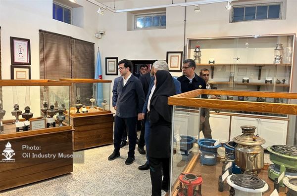 بازدید معاون وزیر نفت از موزه بنزین‌خانه آبادان 
