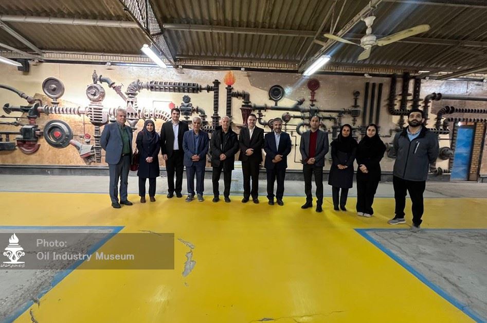 بازدید معاون وزیر نفت از موزه كارآموزان آبادان