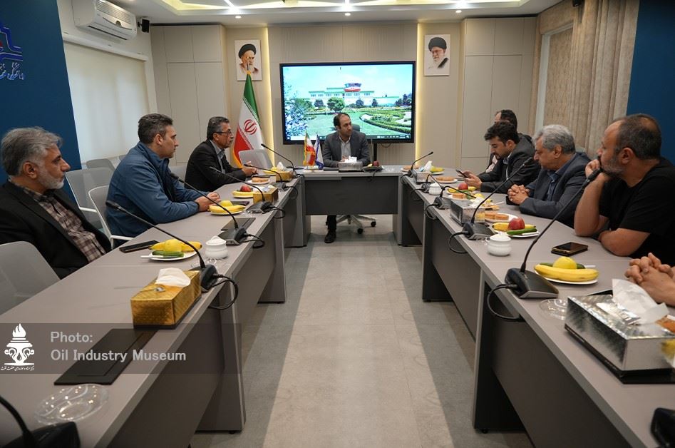 بازدید مدیر مركز اسناد و موزه‌های صنعت نفت از دانشكده نفت محمودآباد