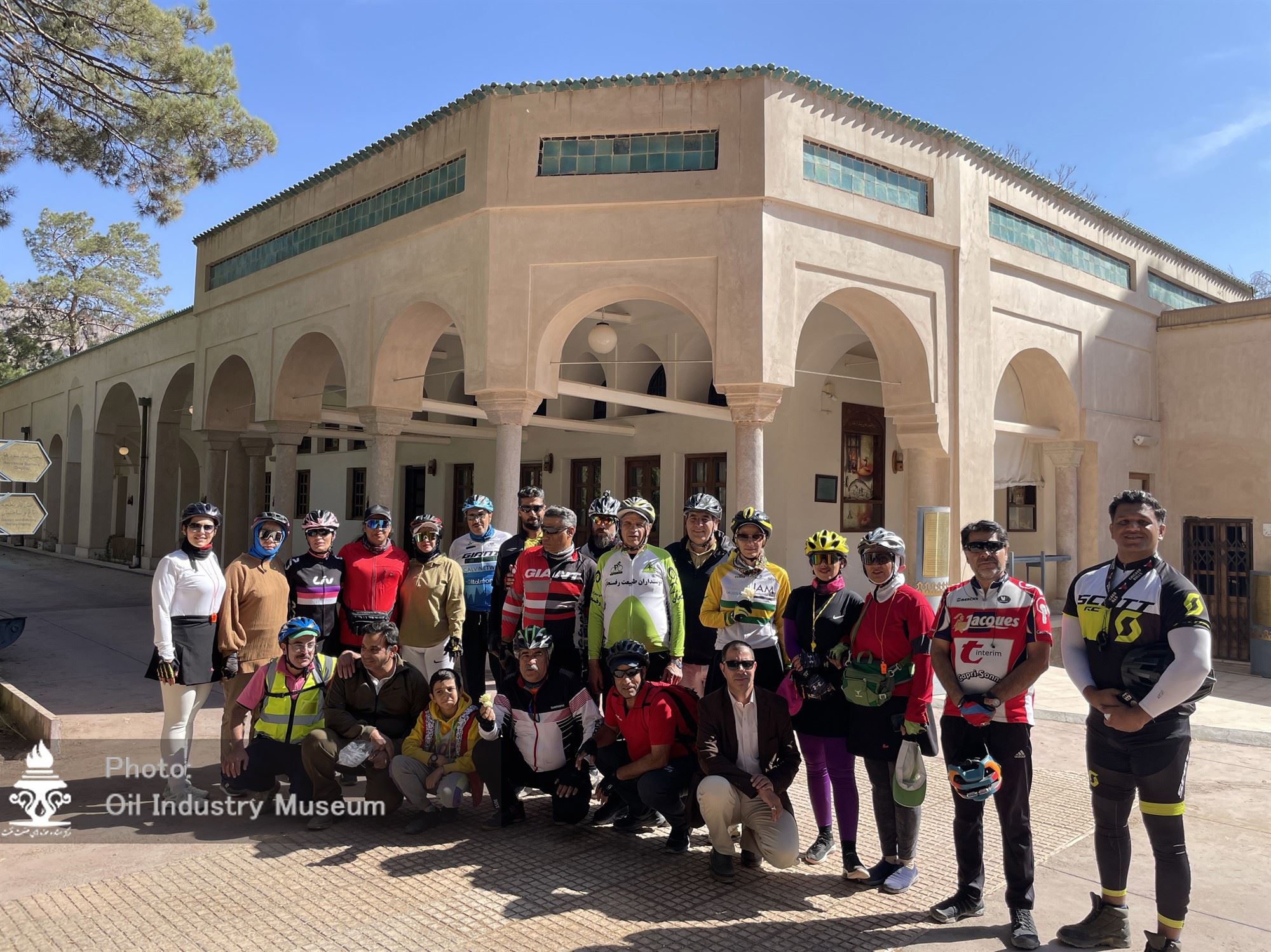 بازدید گروه «سفیران مهر رفسنجان» از موزه نفت‌سوزهای كرمان