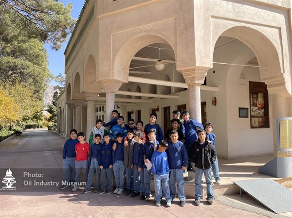 بازدید گروه‌ دوچرخه‌سواری و دانش‌آموزان از موزه کرمان